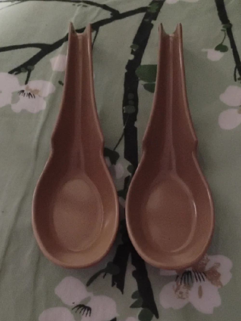 Set of 2 Ceramic Soup Spoons in Tan/Olive